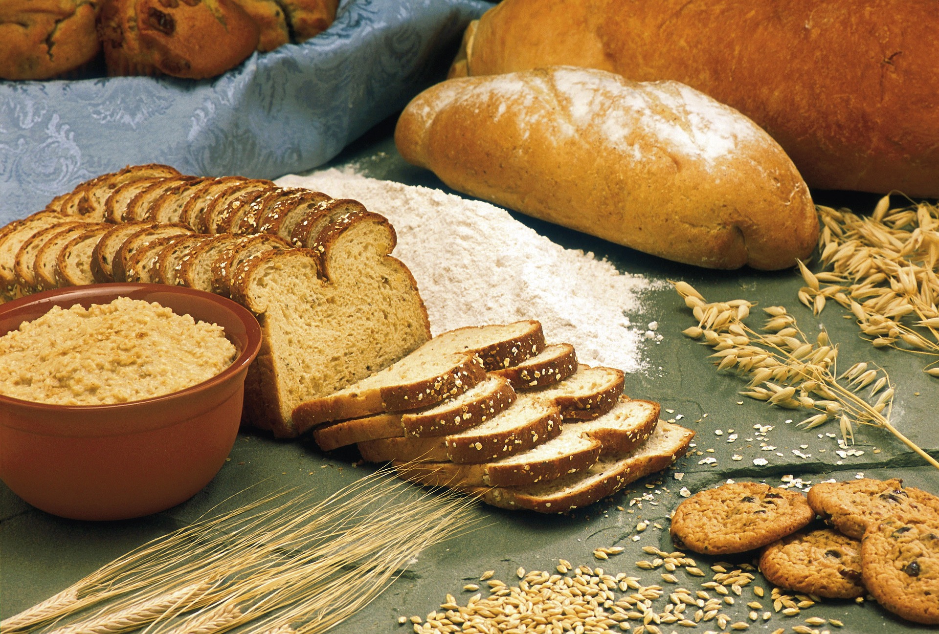 Grains of wheat and loaves of bread
